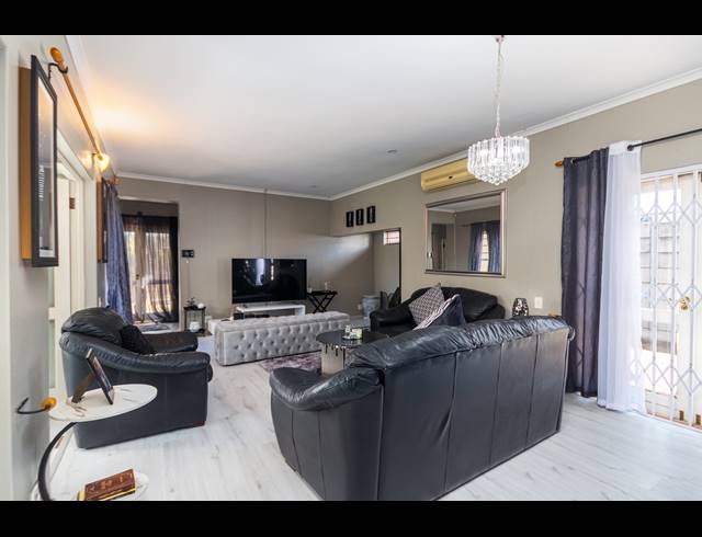 4 BEDROOM HOUSE SOLD IN BLOUBERG SANDS